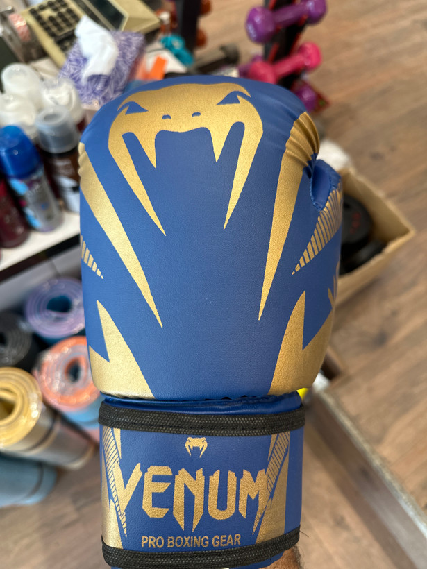 دستکش فومی بوکس VENUM پاکستانی کد ۱۰۱۰