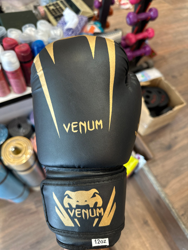 دستکش فومی بوکس VENUM پاکستانی کد ۱۰۱۰