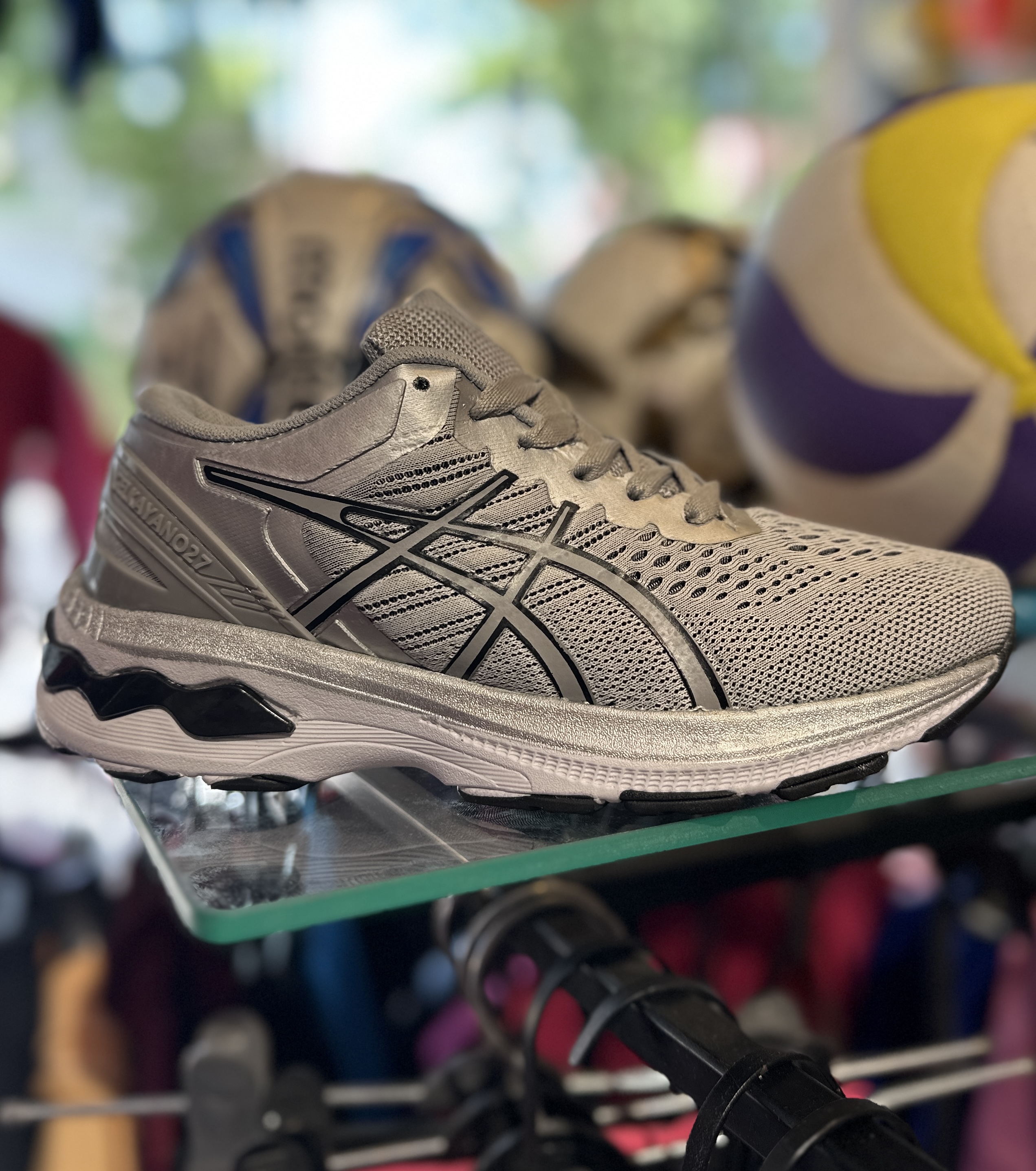 کفش زنانه asics kayano طوسی مشکی کد ۱۰۴۴