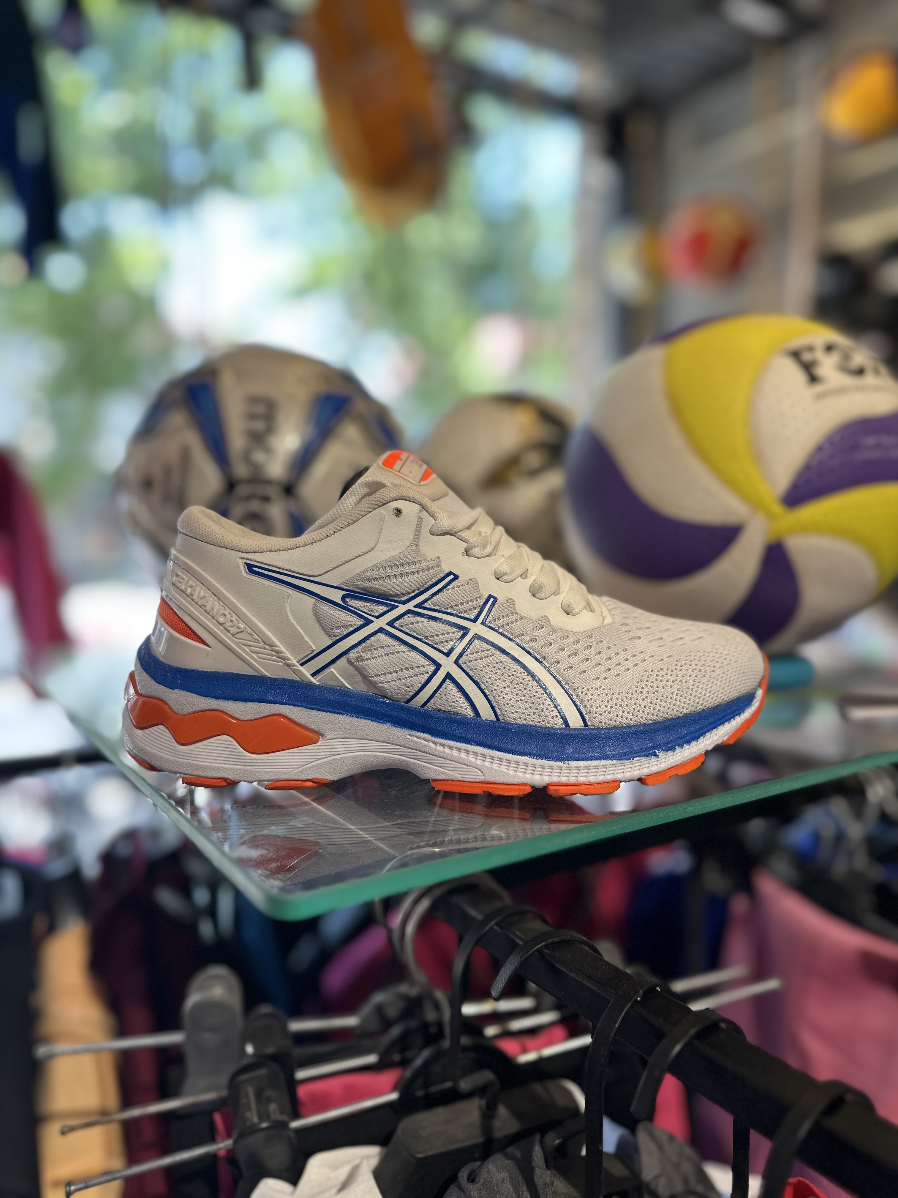 کفش زنانه asics kayano سفید آبی کد ۱۰۴۶