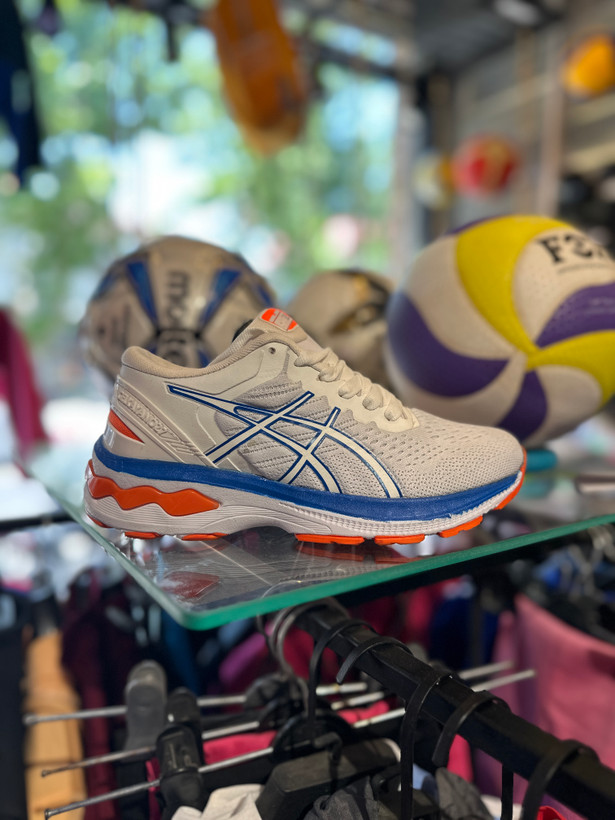 کفش زنانه asics kayano سفید آبی کد ۱۰۴۶