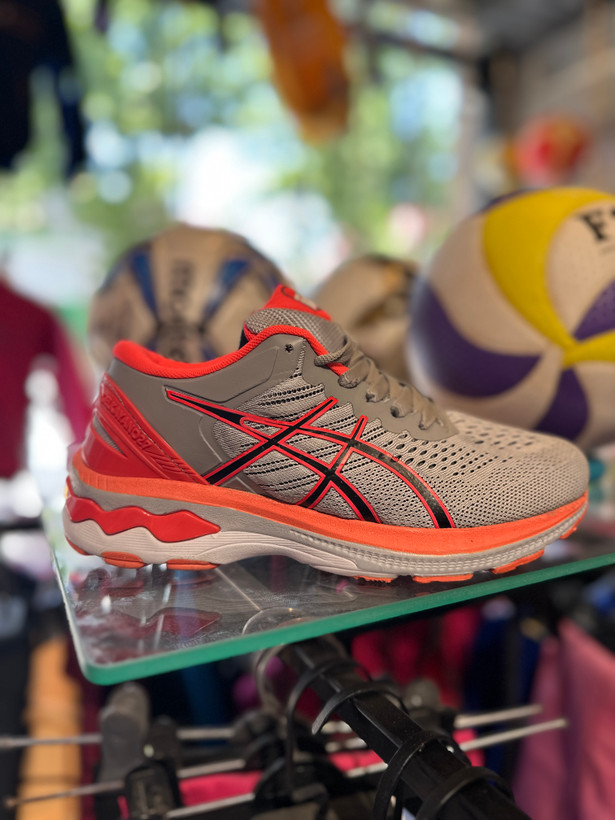 کفش زنانه asics kayano طوسی گلبهی کد ۱۰۴۷