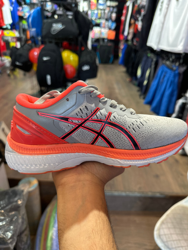 کفش زنانه asics kayano طوسی گلبهی کد ۱۰۴۷
