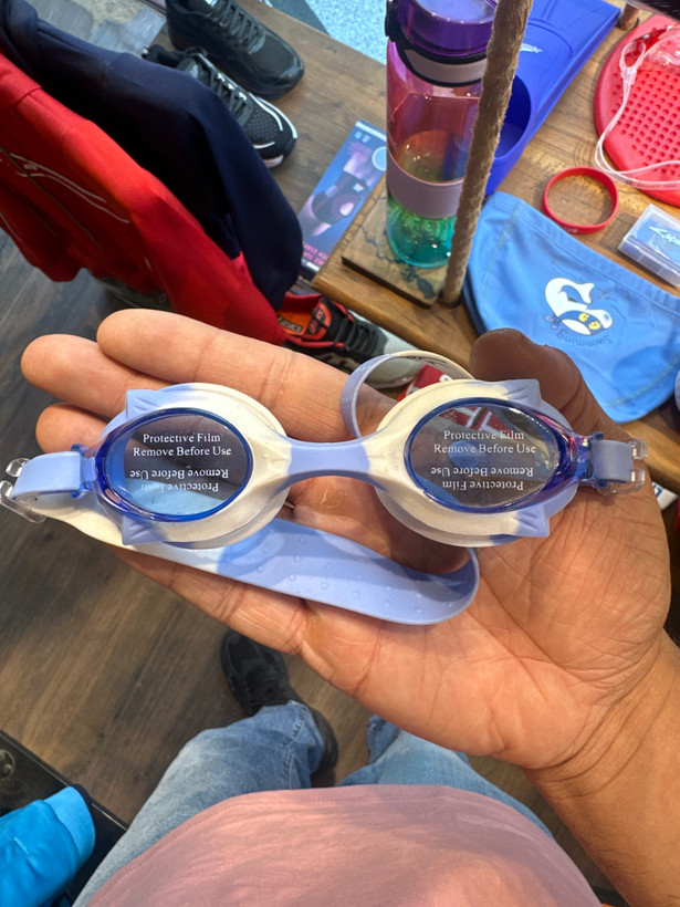 عینک شنا ماشینی بچه گانه free shark و speedo کد ۱۰۶۱