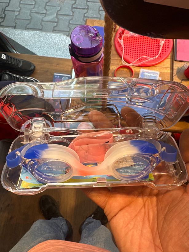 عینک شنا ماشینی بچه گانه free shark و speedo کد ۱۰۶۱